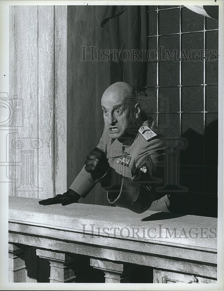 1985 Press Photo George C Scott Stars In &quot;Mussolini The Untold Story&quot; - Historic Images