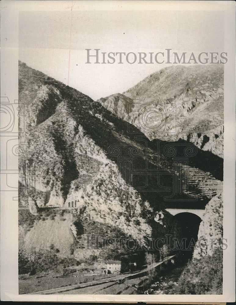 1940 Press Photo Rural &quot;Hawks Nest&quot; Village in French Mountains - Historic Images