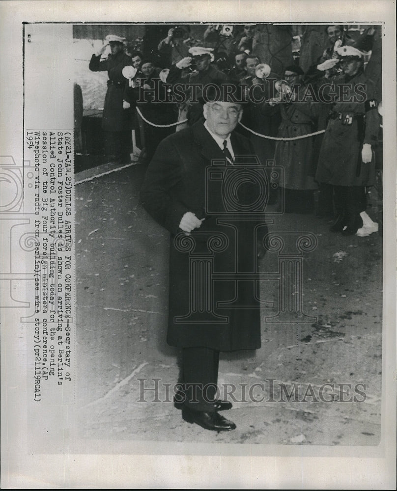 1954 Press Photo Secretary of State John Foster Dulles arriving in Berlin - Historic Images