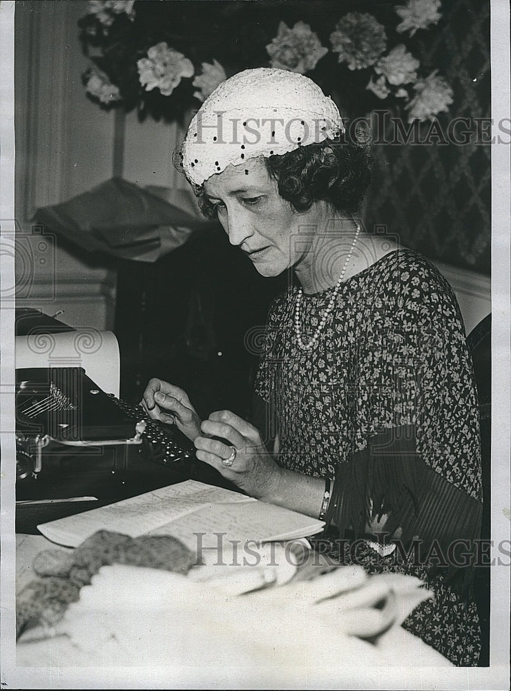 1932 Press Photo Mrs Archie Roosevelt Prepares Speech For Republican Convention - Historic Images