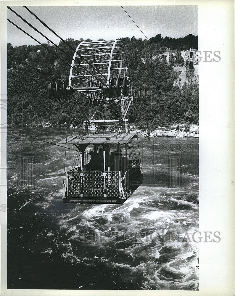 1983 Press Photo Niagara Falls Aerocar Operating Whirlpool - Historic Images