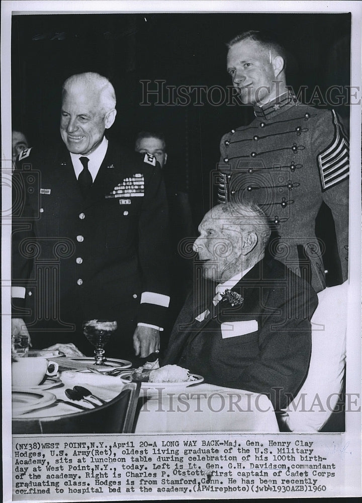 1960 Press Photo West Point Graduate Hodges Birthday Celebration Oldest - Historic Images