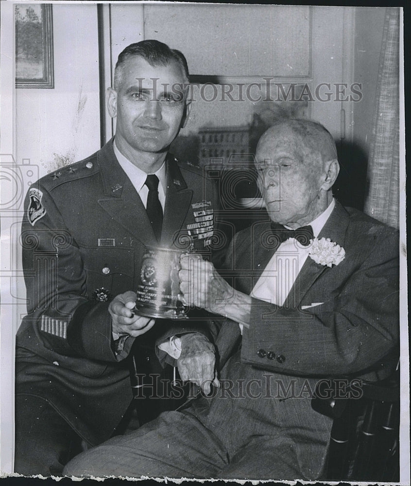 1963 Press Photo West Point Graduate Hodges Receiving Mug 103rd Birthday - Historic Images