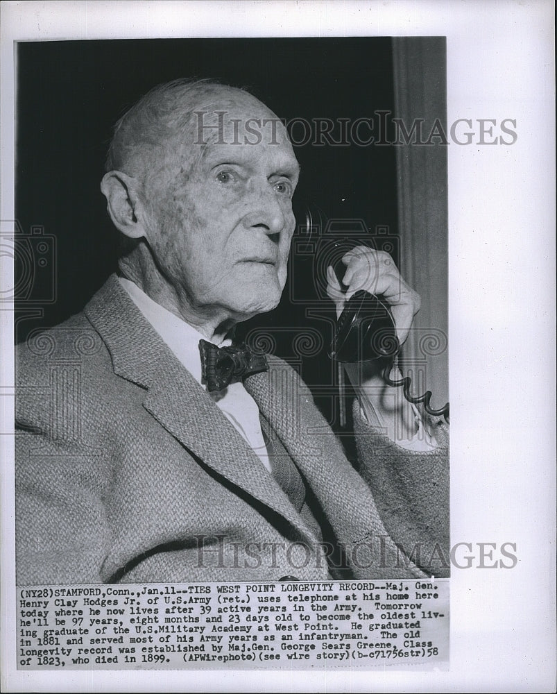 1958 Press Photo Major General Henry Clay Hodges Jr Using Phone West Point Grad - Historic Images