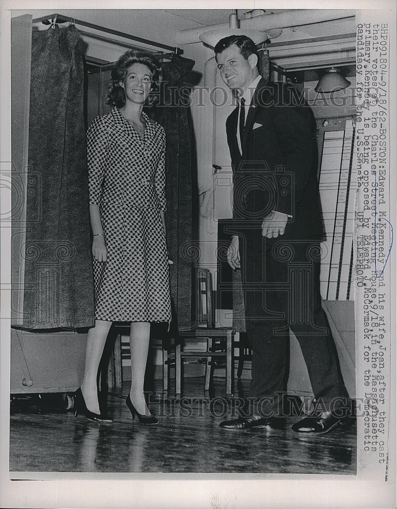 1962 Press Photo Senatorial Candidate Edward Kennedy With Wife After Voting - Historic Images