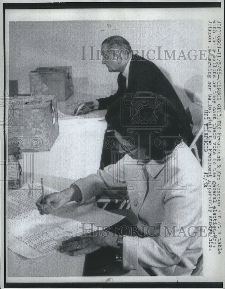 1966 Press Photo President Lyndon B. Johnson, First Lady Ladybird Vote - Historic Images