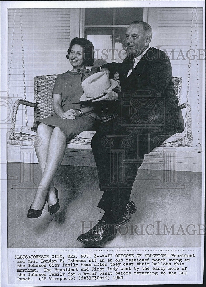 1963 Press Photo President Lyndon B. Johnson, First Lady Ladybird Await Results - Historic Images