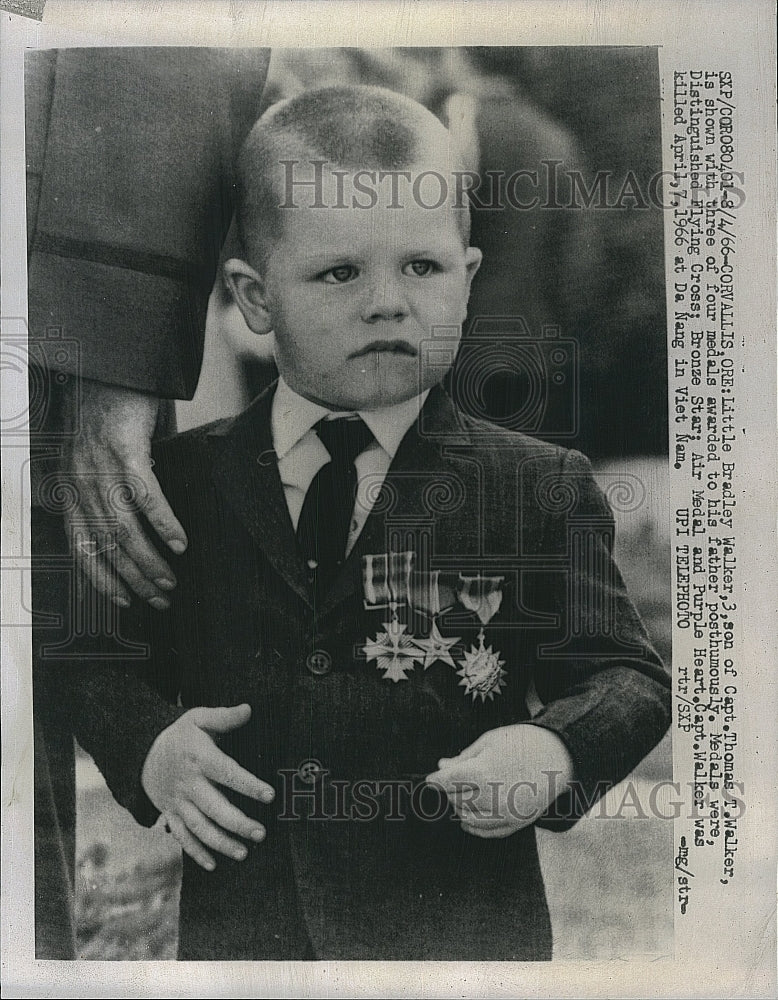 1966 Press Photo Bradley Walker &amp; dad&#39;s posthumous Medals - Historic Images