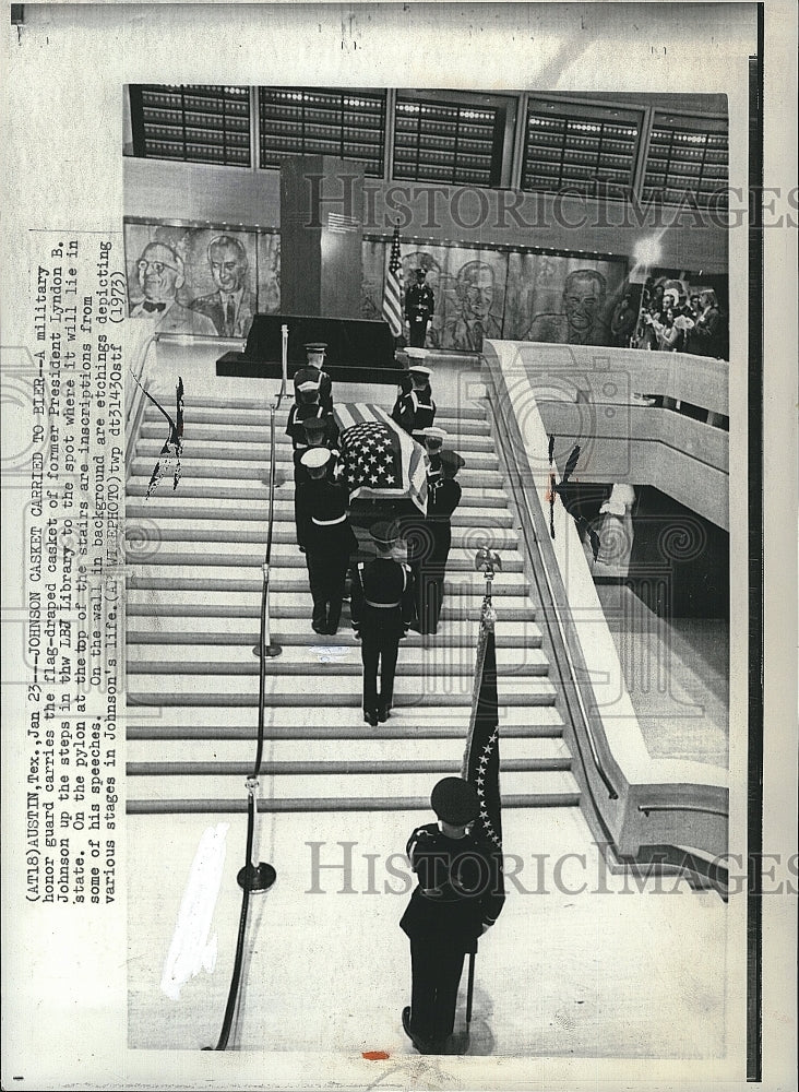 1973 Press Photo Military honor guard carries casket of Pres. L.B. Johnson. - Historic Images