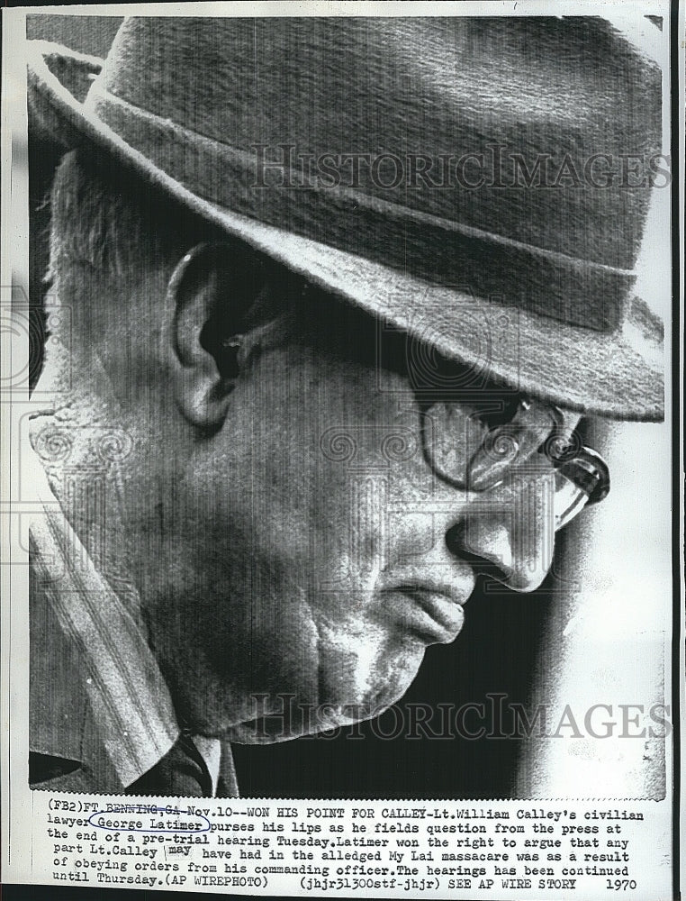 1970 Press Photo Attorney George Lattimer Fields Questions From Press - Historic Images