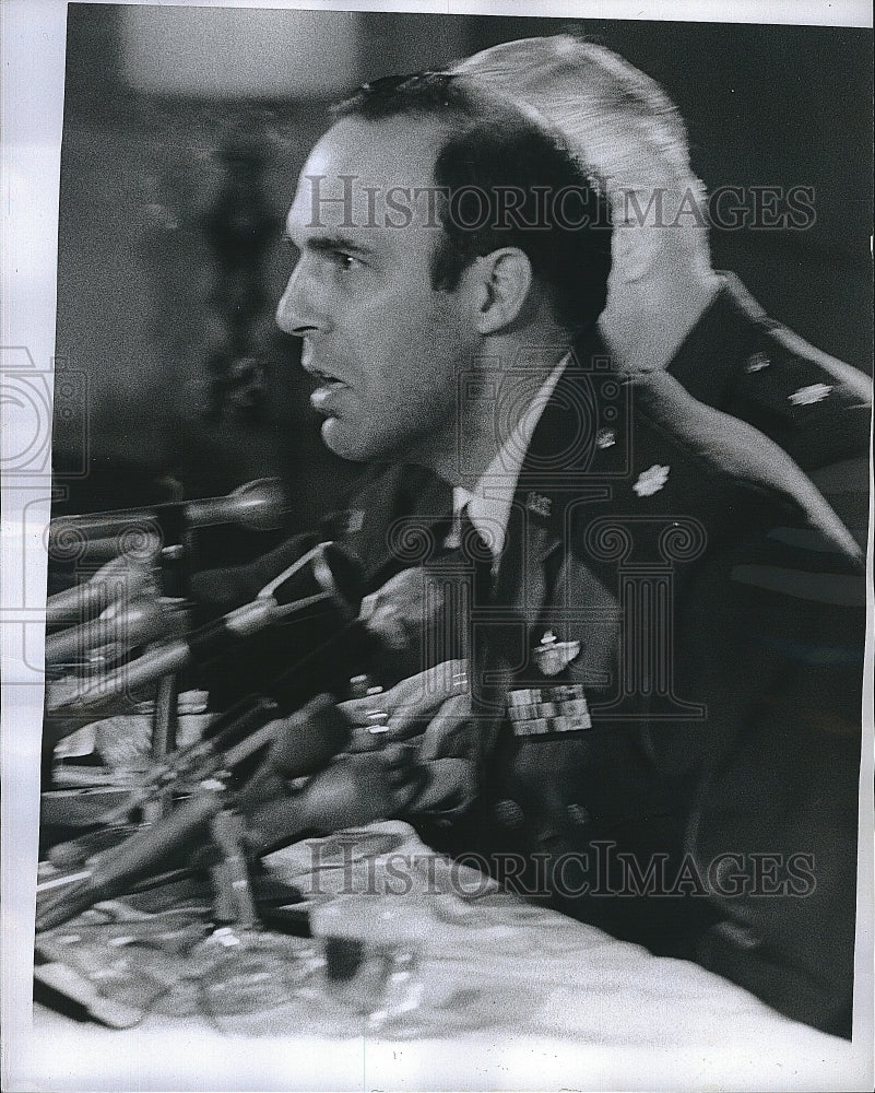 1973 Press Photo Major Russell Temperley At Press Conference - Historic Images