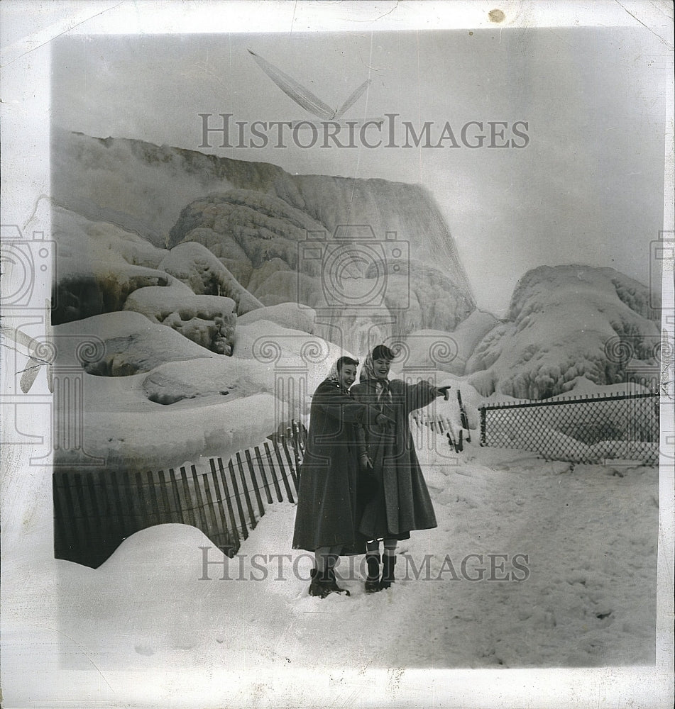 1956 Press Photo Frozen Waterfall, Niagara Falls, Ruth Brown, Ethel Heinrich - Historic Images