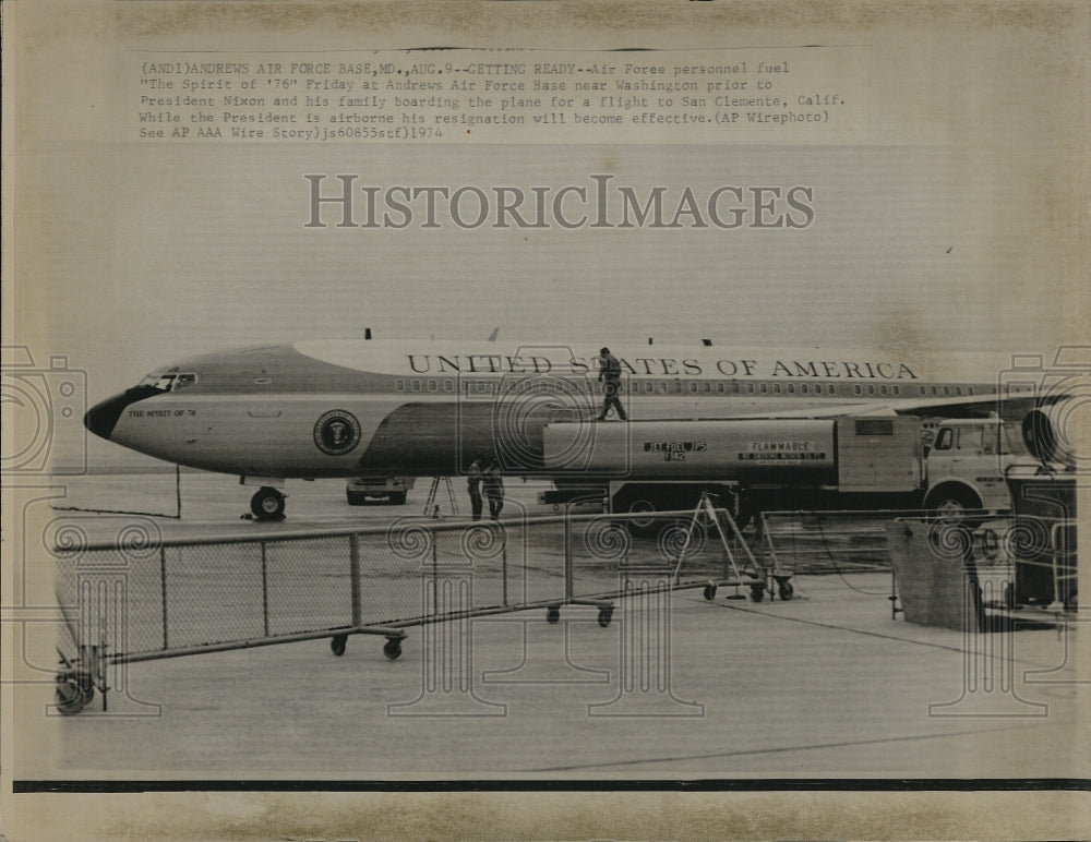 1974 Press Photo President Richard Nixon Family Board Spirit Of 76 Airplane - Historic Images