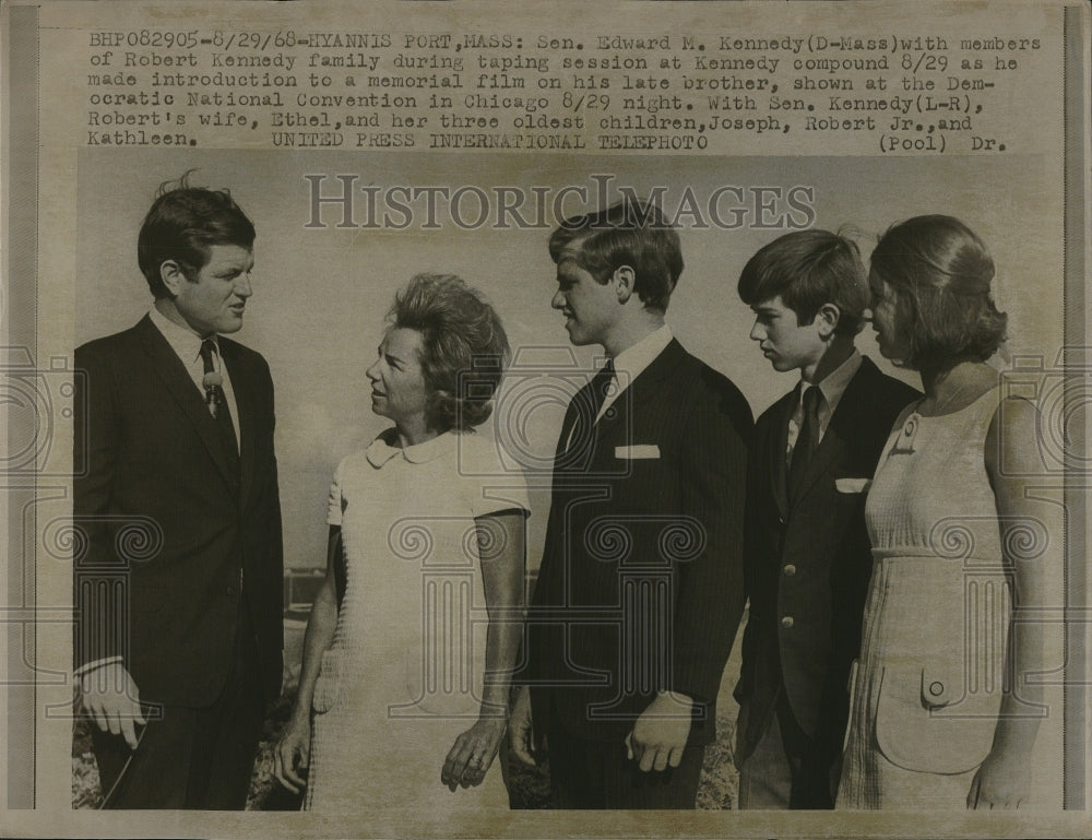 1968 Press Photo Sen. Edward M. Kennedy, Ethel Kennedy with Children - Historic Images