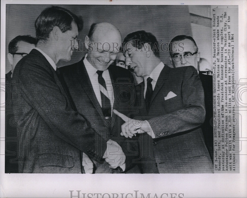 1964 Press Photo U. S. Senator-Elect Robert F. Kennedy - Historic Images