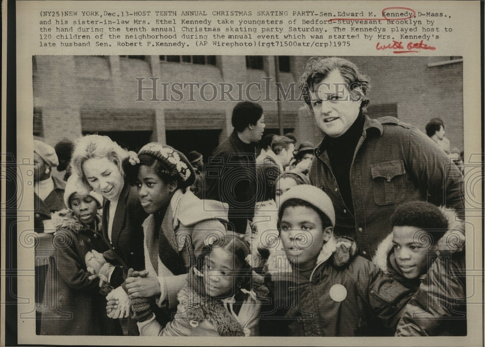 1975 Press Photo Senator Edward M. Kennedy, Ethel Kennedy, Brooklyn New York - Historic Images