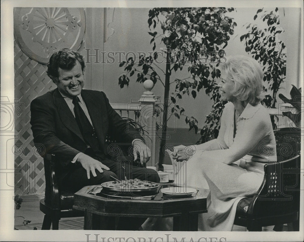 1974 Press Photo Dinah Shore, Singer, TV Host, Senator Edward M. Kennedy - Historic Images