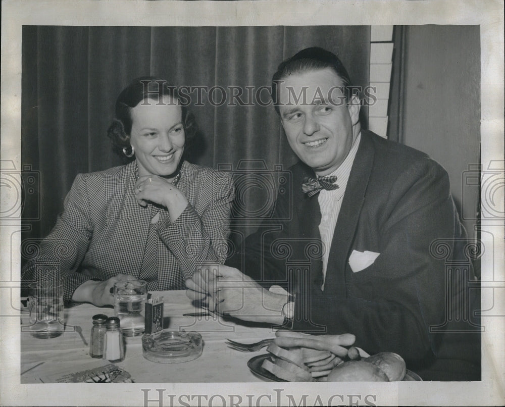 1946 Press Photo  Elliott Roosevelt son of Pres Franklin Roosevelt w/ wife Faye - Historic Images