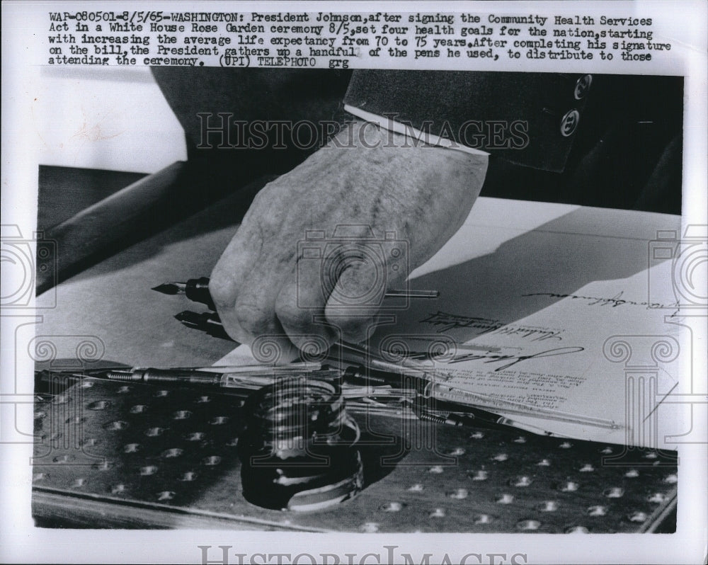 1965 Press Photo Pres Johnson after signing the Community Health Services act - Historic Images