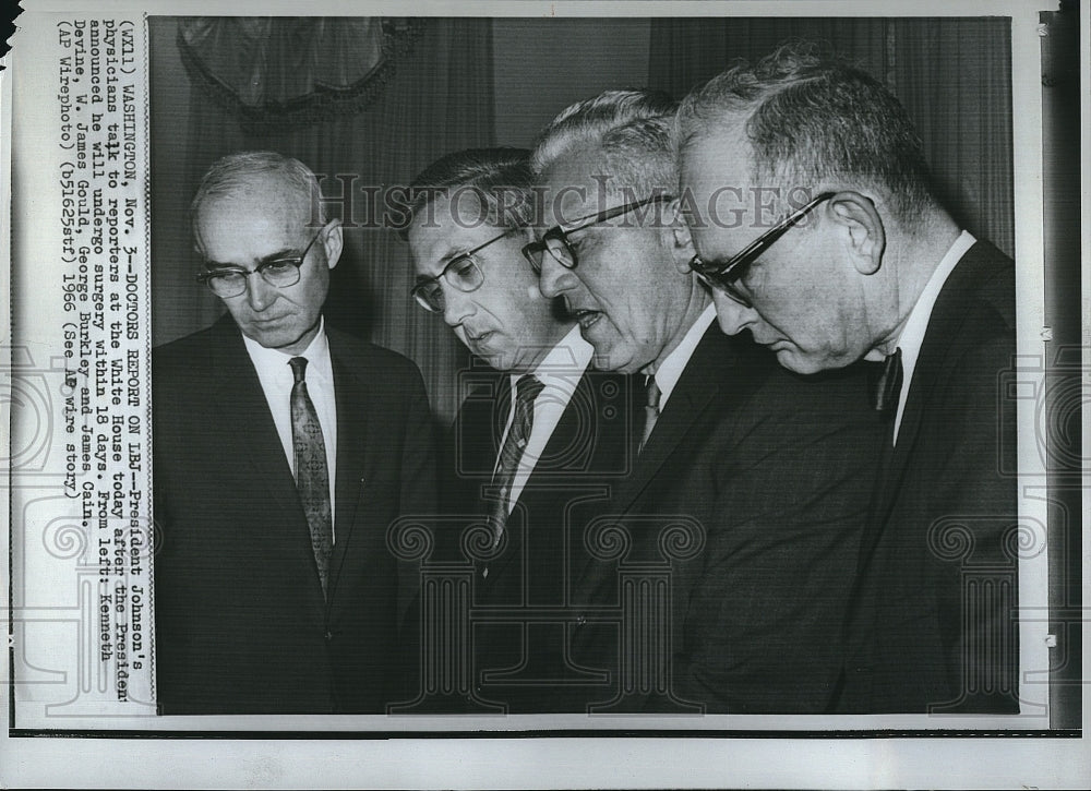 1966 Press Photo US President Lyndon B. Johnson, Kenneth Devine, W. J. Gould - Historic Images