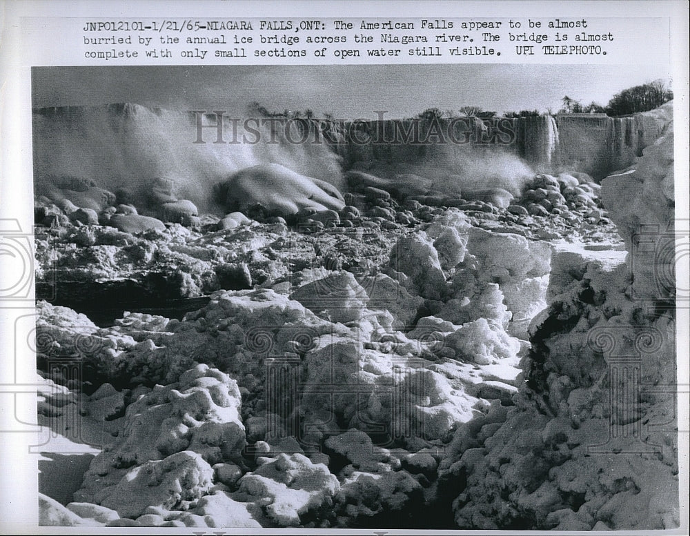 1965 Press Photo A scene from the Niagara Falls during winter - Historic Images