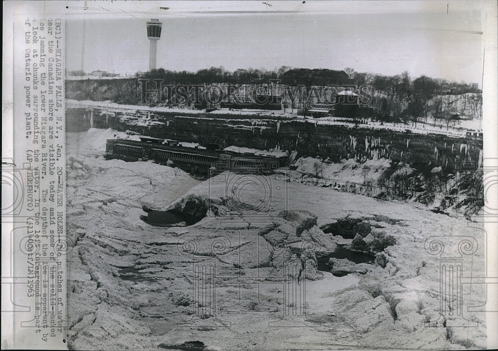 1963 Press Photo A scene from the Niagara Falls during winter - Historic Images