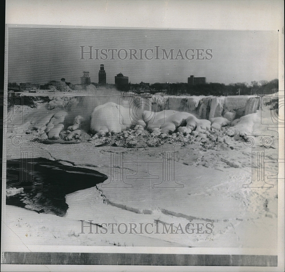 1985 Press Photo A scene from the Niagara Falls during winter - Historic Images