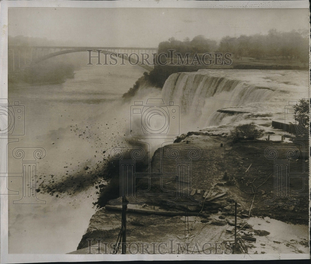 1955 Press Photo Man Made Blasts dislodged 1000 tons of overhang at NiagaraFalls - Historic Images