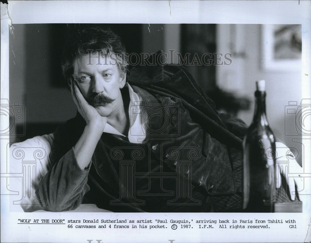 1987 Press Photo Actor Donald Sutherland in &quot;Wolf at the Door&quot; - Historic Images