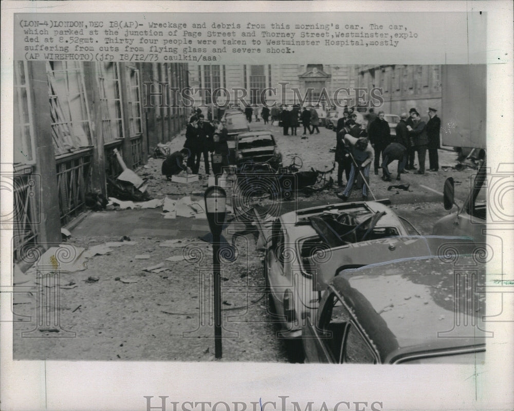 1973 Press Photo Wreckage &amp; Debris From Car Explosion In Westminster, London - Historic Images