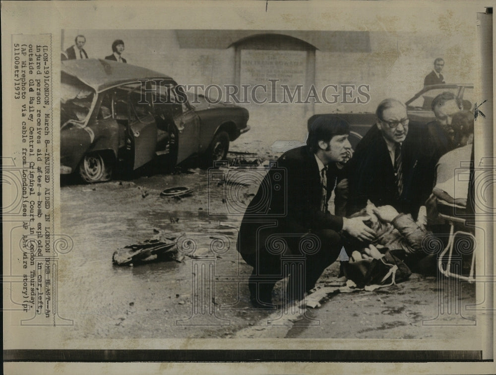 1973 Press Photo Injured Person Aided After Old Bailey Criminal Court Bombing - Historic Images