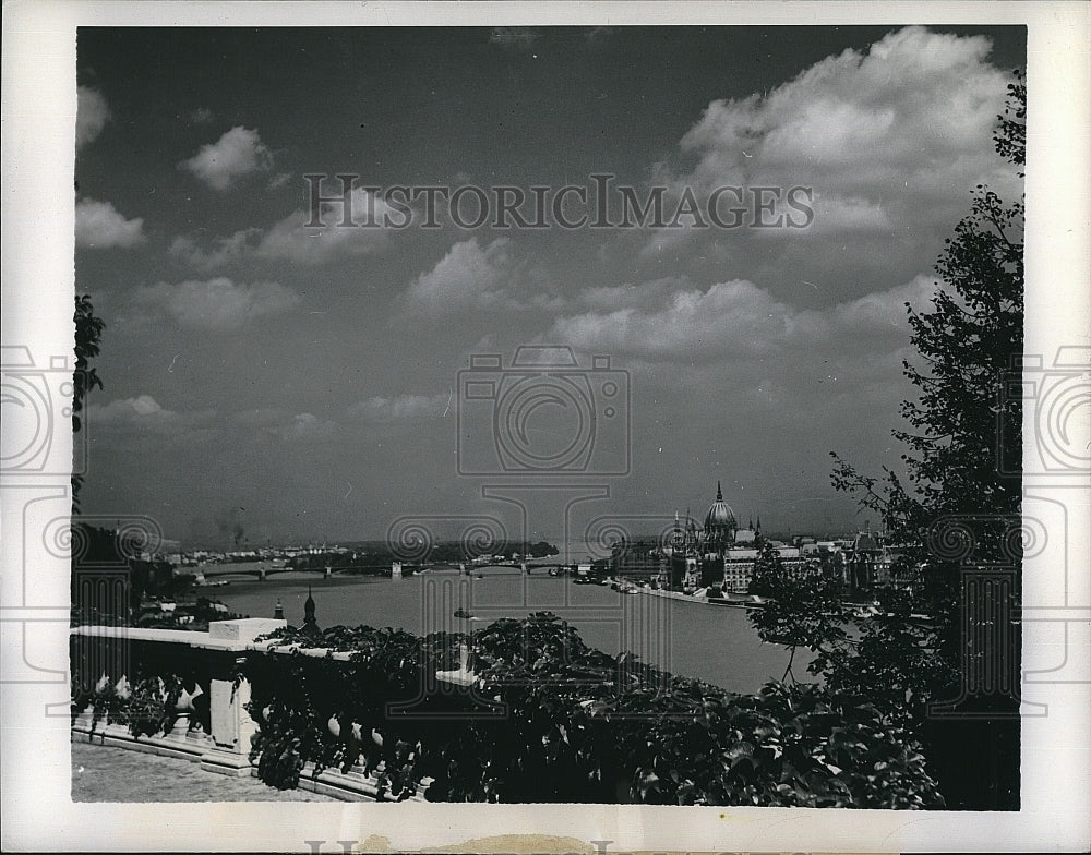 1945 Press Photo A View of Cities in Hungary - Historic Images