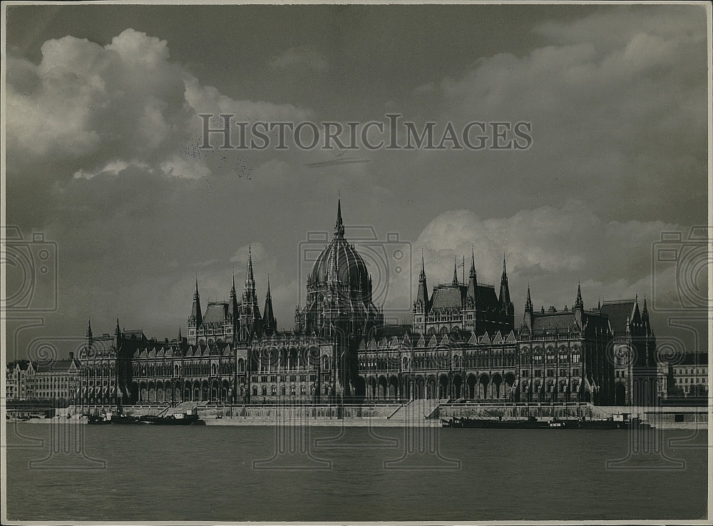 1929 Press Photo The Parliament in Budapest, Hungary - Historic Images