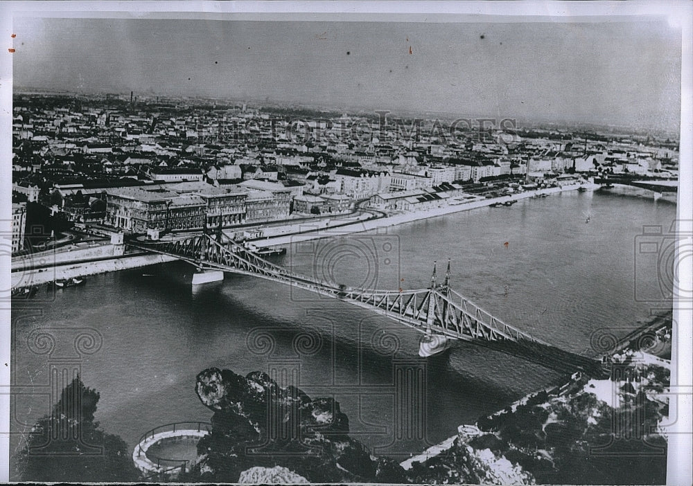 1931 Press Photo Liberty Bridge in Budapest, Hungary - Historic Images