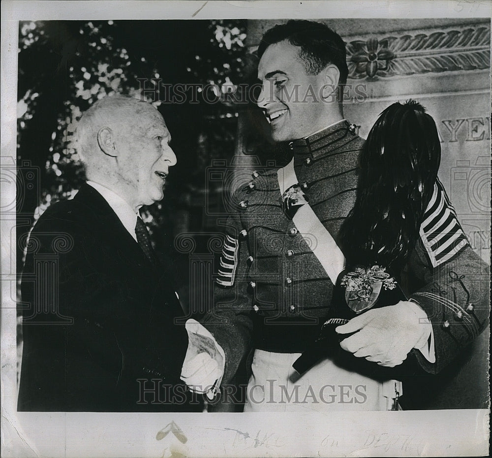 1950 Press Photo Cadet John Murphy &amp; General Henry Hodge Age 90 at Graduation - Historic Images