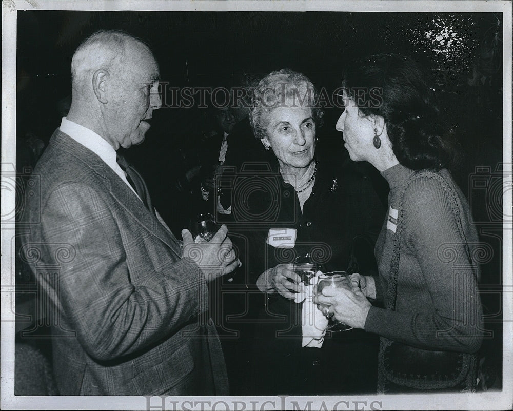 1976 Press Photo Rear Admiral &amp; Mrs Joseph Wylie &amp; Mrs Thomas Morris - Historic Images