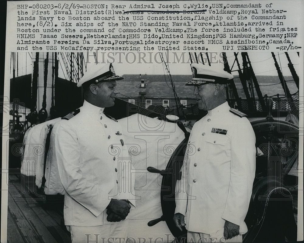 1969 Press Photo Rear Admiral Joseph Wylie USN &amp; Commodore Voldkamp of Netherlan - Historic Images