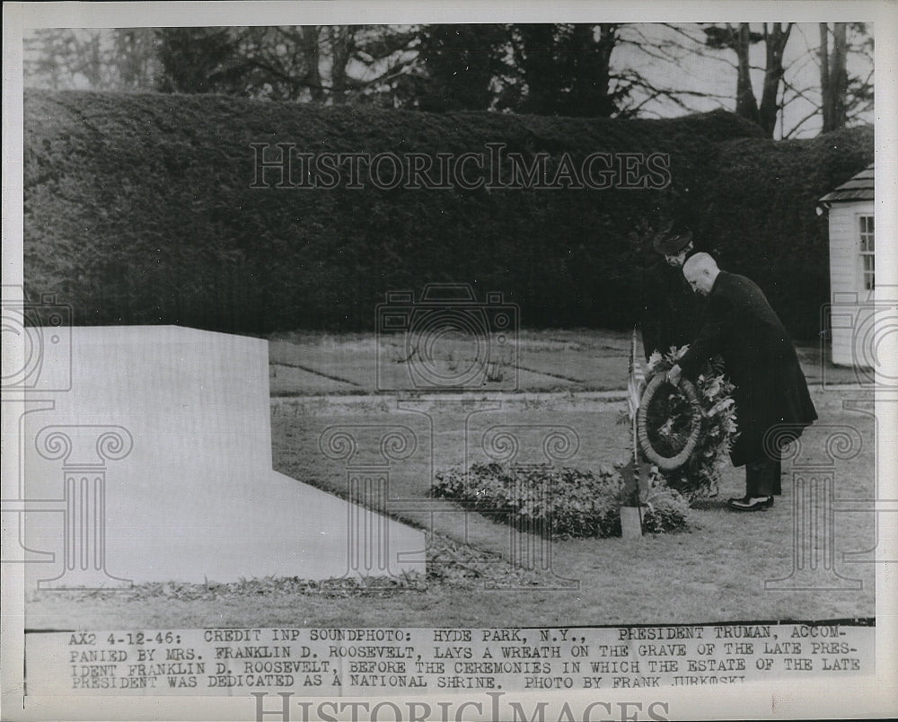 1946 Press Photo President Truman &amp; Mrs Franklin D Roosevelt at  husband&#39;s grave - Historic Images