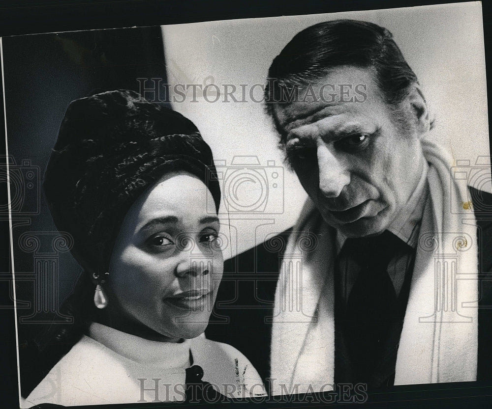 1972 Press Photo Mrs Coretta Scott King Attends Funeral Of Mahalia Jackson - Historic Images