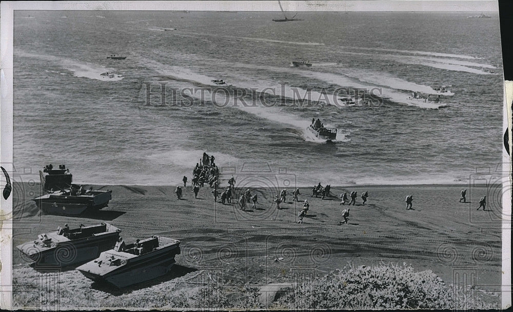 1954 Press Photo Third US Marine Division lands in Iwo Jima - Historic Images