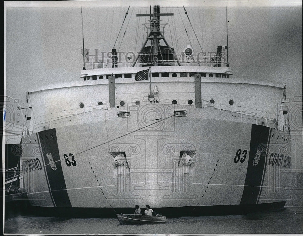 1972 Press Photo The broad-beamed Mackinaw, at the filtration plant dock - Historic Images