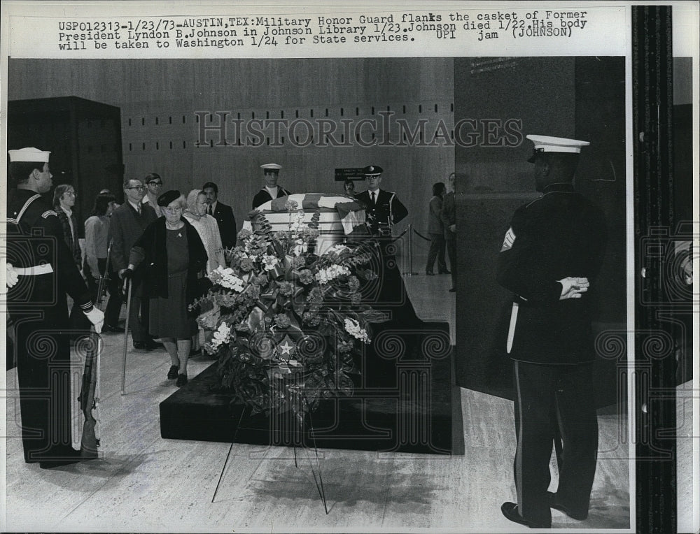 1973 Press Photo Military Honor Guard flanks casket of Lyndon B. Johnson - Historic Images