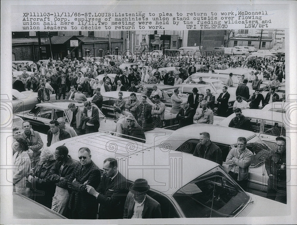 1965 Press Photo MacDonnell Douglas machinists union on strike - Historic Images