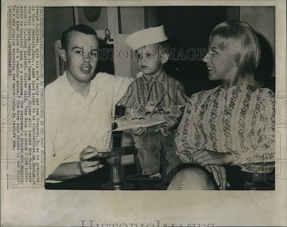 1965 Press Photo George Silver, wife Sally as he joins Nurse Corps - Historic Images