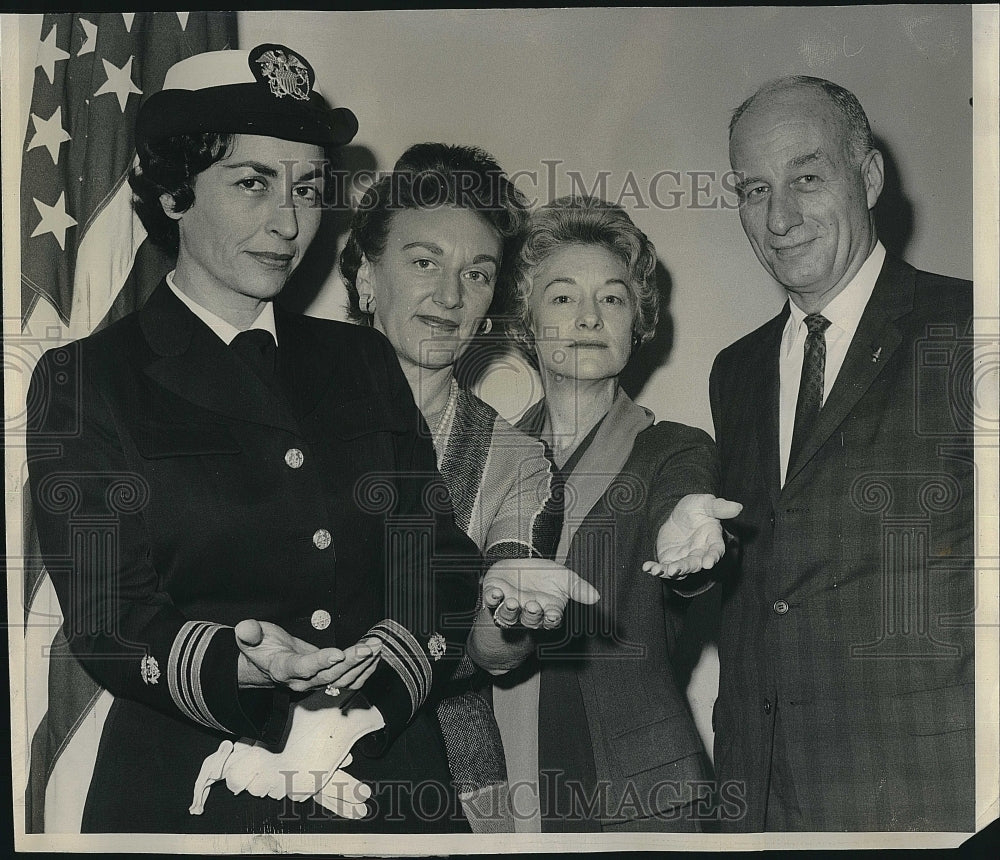 1965 Press Photo Mag Gen James Humphreys Jr,Lt Cmd F Pirnis,D Moore,N Lee - Historic Images