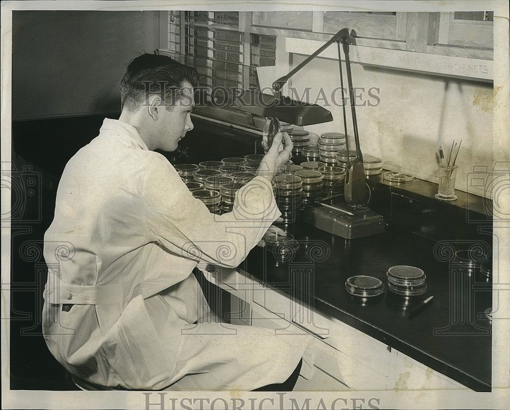 1955 Press Photo Navy&#39;s Medical Research Unit at US Naval Training Center - Historic Images