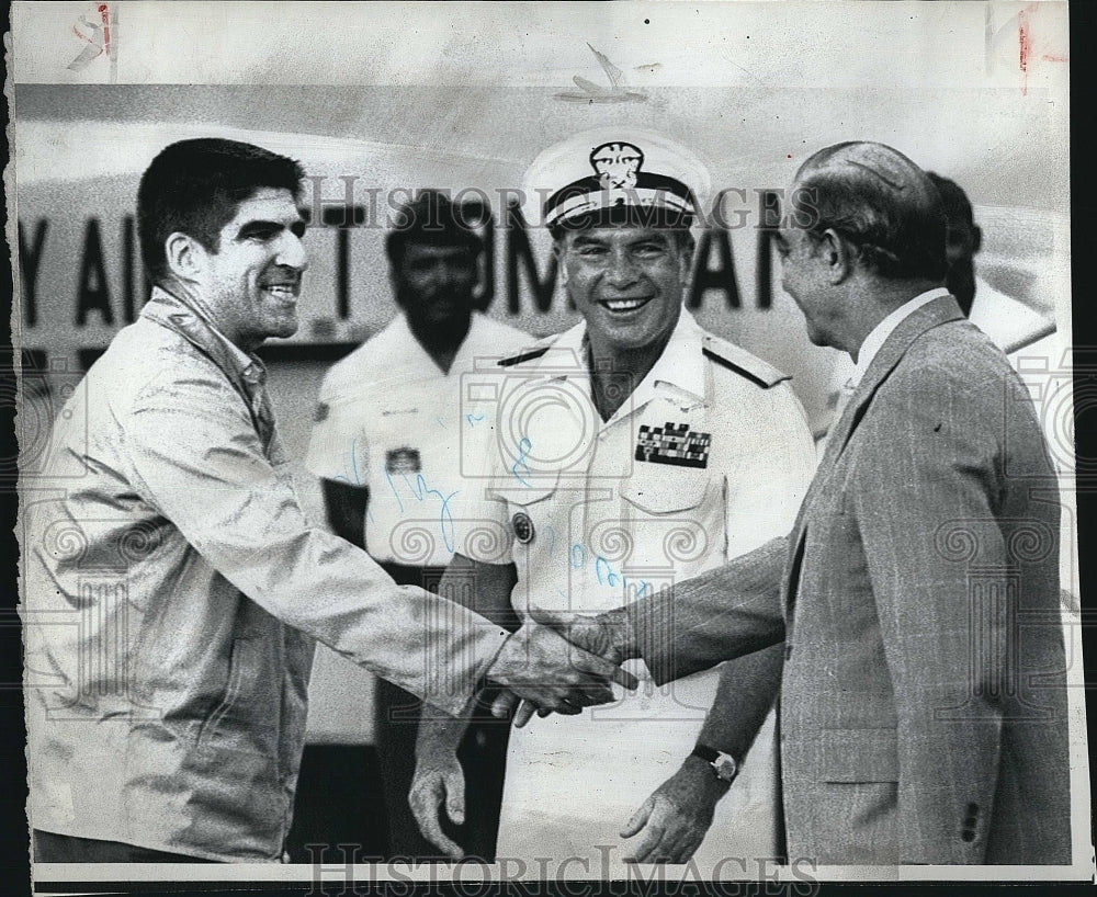 1973 Press Photo Cmdr. Stratton, Adm. Gayler - Historic Images