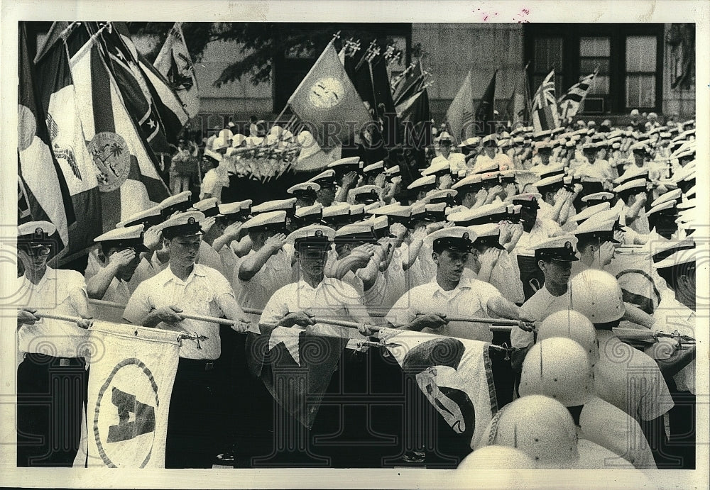 1979 Press Photo Graduating Recruits present arms to reviewing officers - Historic Images