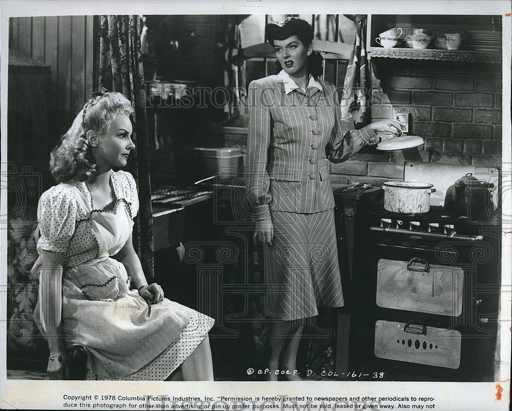 1978 Press Photo Janet Blair and Rosalind Russell in &quot;My Sister Eileen&quot; - Historic Images