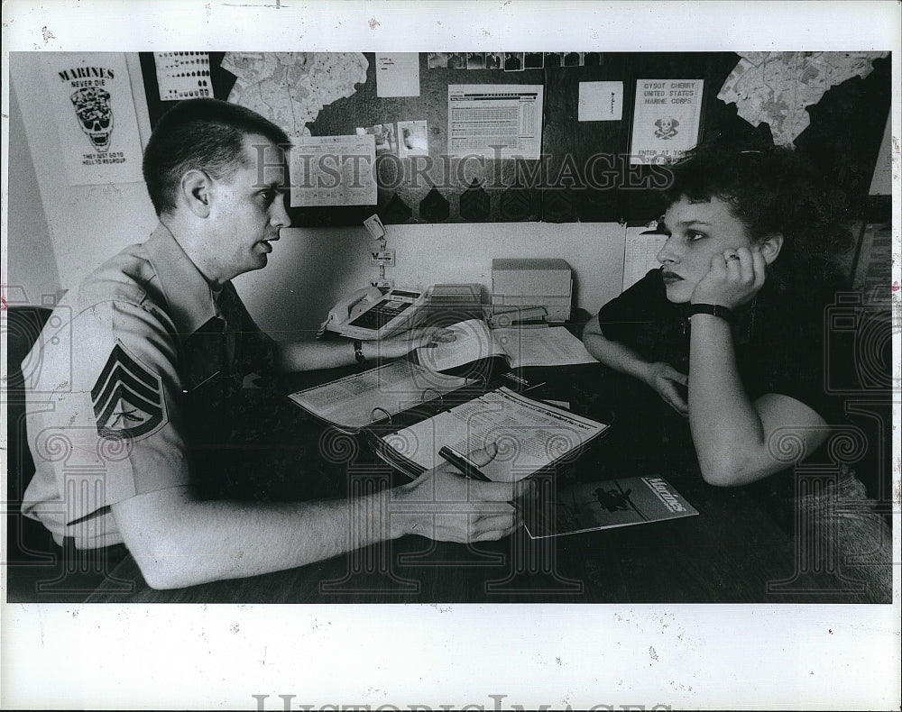 Press Photo possible enlistee Audrey Fuller at Marine recruiting center- Boston - Historic Images